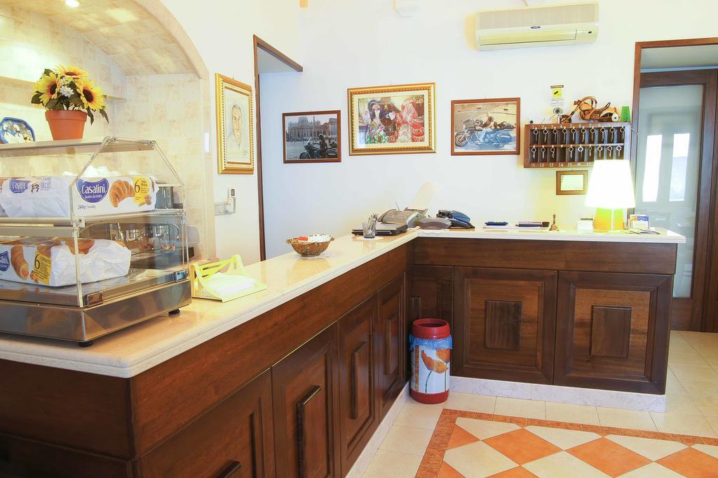 Albergo Vittoria Taviano  Zewnętrze zdjęcie